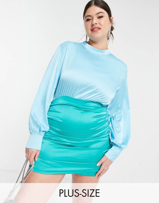 Vestido corto azul multicolor con cuello alto, falda fruncida y diseño en contraste exclusivo de In The Style Plus x Billie Faiers