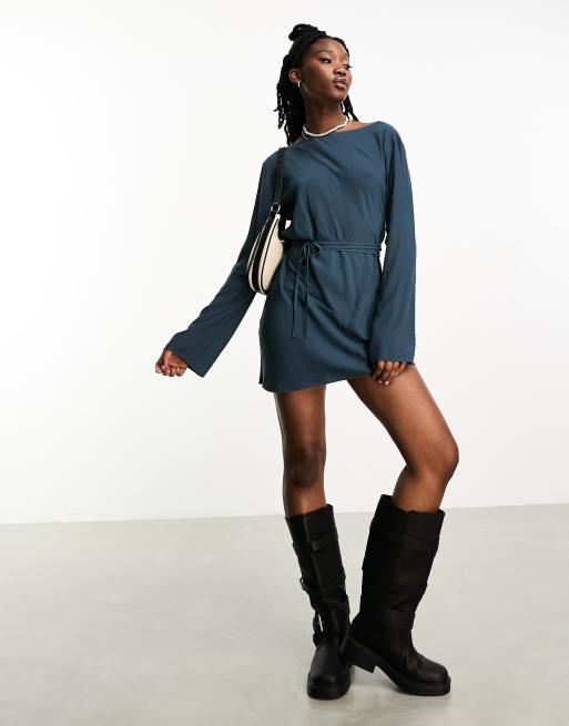 Vestido corto azul oscuro con espalda abierta y lazada en la cintura Fahra de Weekday