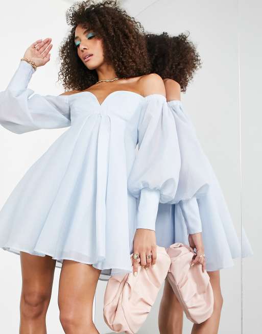 Vestido corto azul pastel de corte trapecio con diseño asimétrico de organza de ASOS Edition, 3 de 4