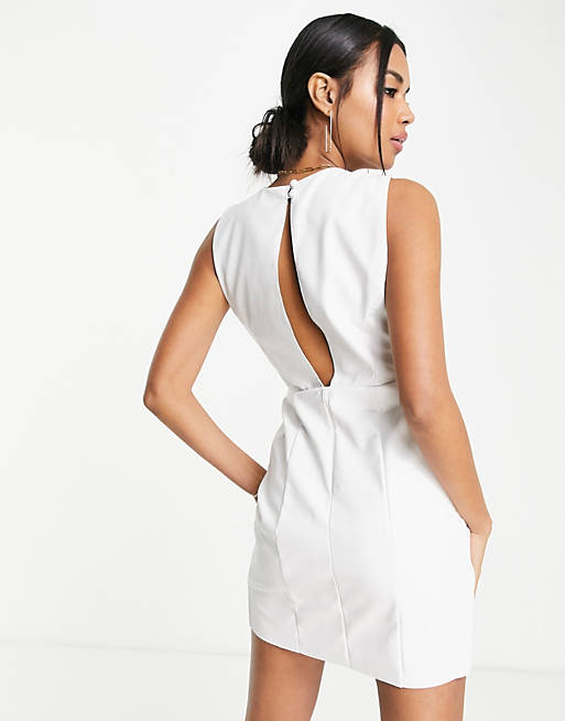 Vestido corto blanco con detalle de pliegues en la falda de poliuretano de  ASOS DESIGN | ASOS
