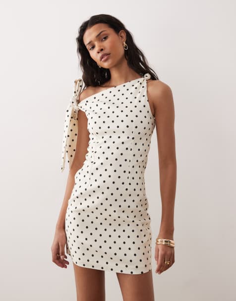Vestido corto blanco con escote Bardot y estampado de lunares de Kiss The Sky - view 1
