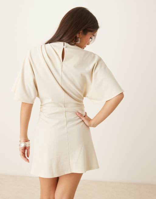 Vestido corto blanco con mangas acampanadas y lateral fruncido de ASOS DESIGN, 3 de 4