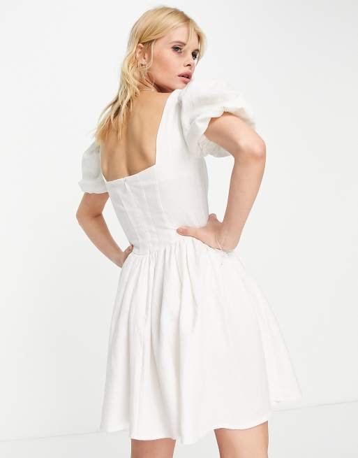 Vestido corto blanco de corte skater con detalle de corsé y mangas abullonadas de lino de ASOS DESIGN, 2 de 4