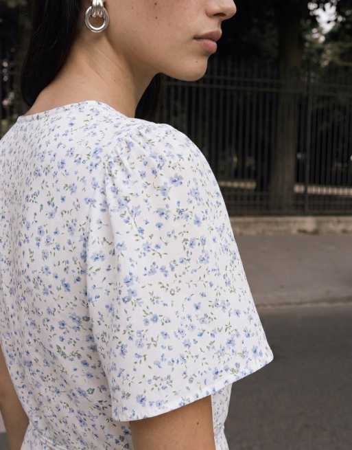 Vestido corto blanco de corte skater con estampado de florecitas azules y botones de Vero Moda, 3 de 3