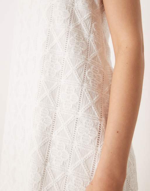 Vestido corto blanco de corte trapecio con vuelo y cuello ancho de croché de ASOS DESIGN, 4 de 4