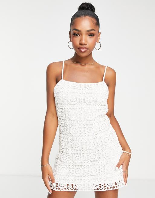 Vestido corto blanco de encaje de Urban Revivo, 2 de 4