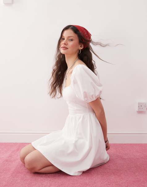 Vestido corto blanco de estilo mesonera con mangas abullonadas de Miss Selfridge - view 1