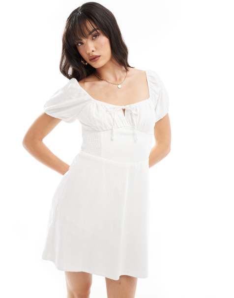 Vestido corto blanco de manga corta y corte acampanado con escote corazón de mezcla de lino de Hollister - view 1