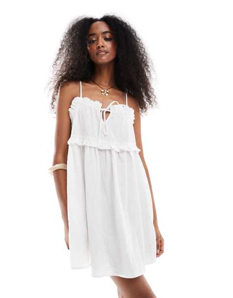 Vestido corto blanco de tirantes con detalle de lazada de Wednesday's Girl - view 1