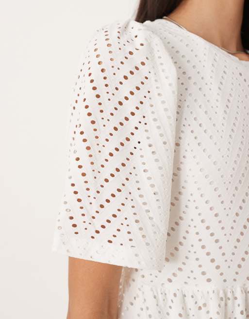 Vestido corto blanco escalonado con diseño bordado de JDY, 4 de 4