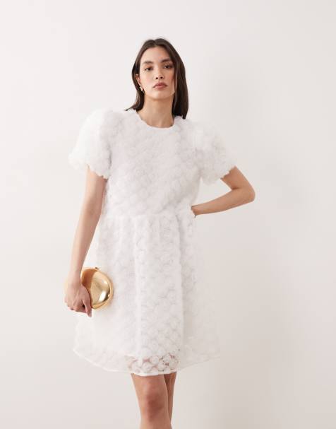 Vestido corto blanco gardenia amplio de tejido texturizado con diseño de rosas tridimensionales de YAS - view 1