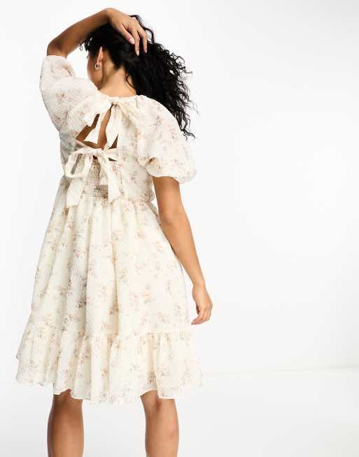 Vestido corto blanco hueso con mangas abullonadas, estampado floral y lazada trasera de Glamorous