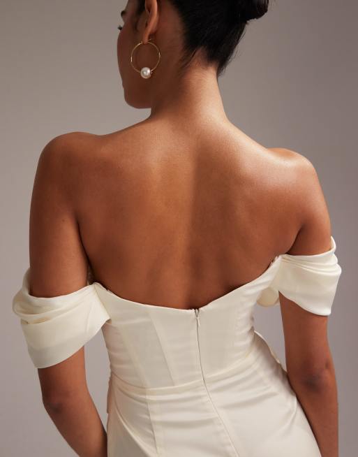 Vestido corto blanco marfil con escote Bardot de satén de ASOS DESIGN, 6 de 6