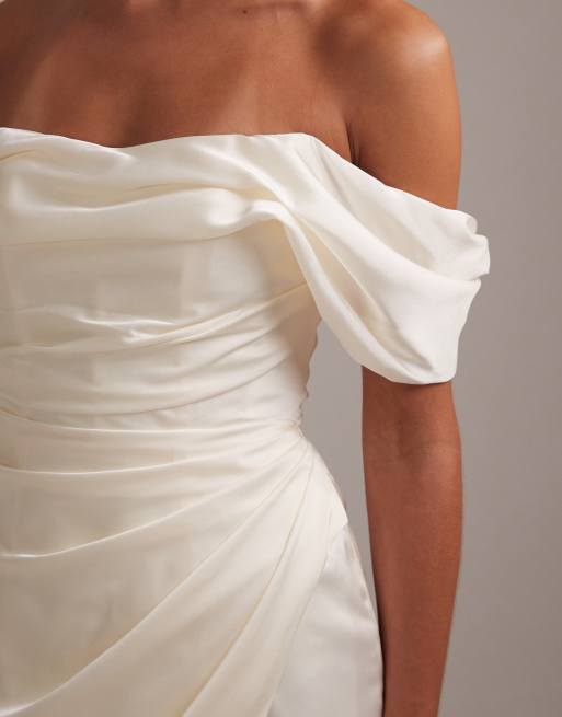 Vestido corto blanco marfil con escote Bardot de satén de ASOS DESIGN, 5 de 6