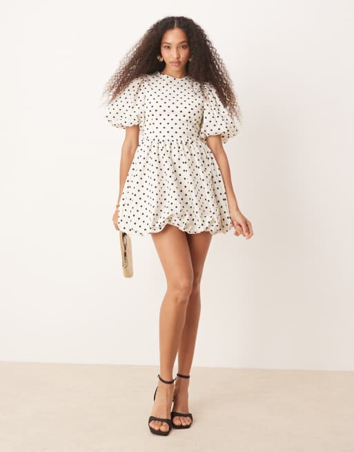 Vestido corto blanco marfil con estampado de lunares y mangas abullonadas de Sister Jane
