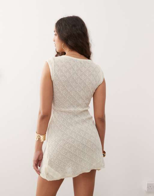 Vestido corto blanco marfil de punto de croché Mariza de Motel, 3 de 4
