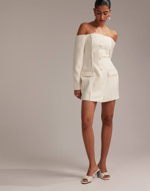 Vestido corto blanco marfil estilo esmoquin estructurado con escote Bardot de ASOS DESIGN, 2 de 6