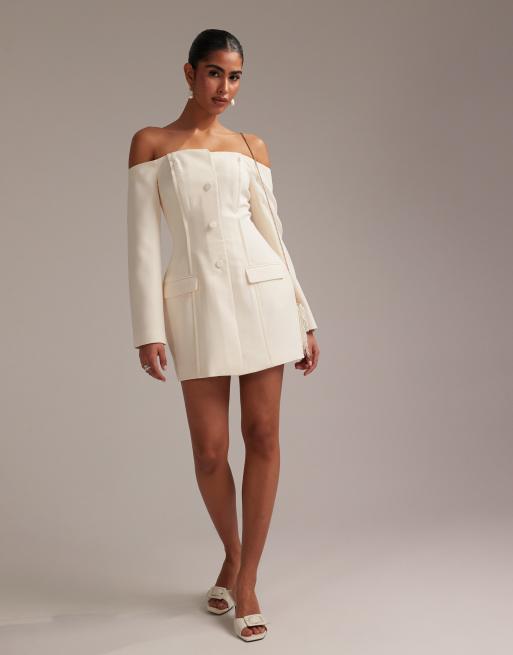 Vestido corto blanco marfil estilo esmoquin estructurado con escote Bardot de ASOS DESIGN, 4 de 6