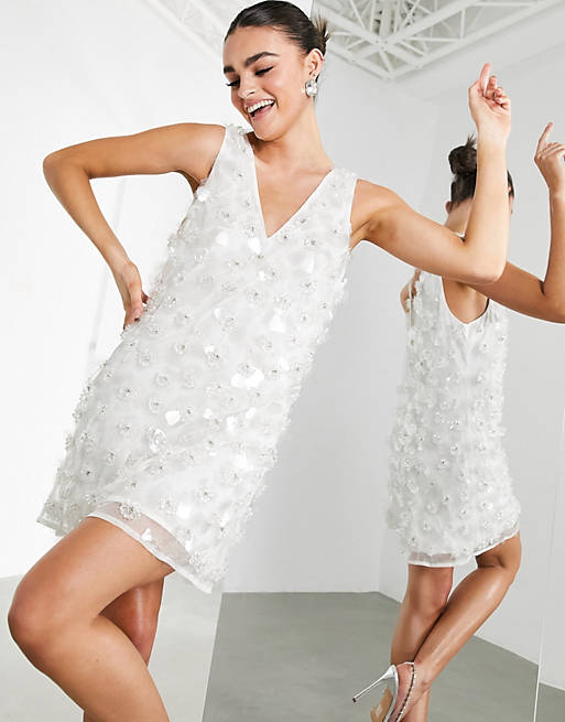 Vestido corto blanco recto con adornos florales 3D de ASOS Edition