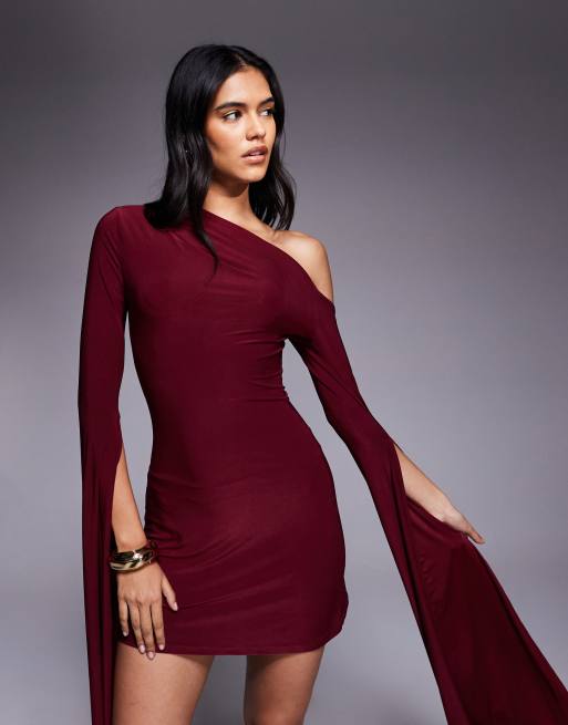 Vestido corto burdeos con aberturas exageradas en las mangas de ASOS DESIGN, 2 de 4