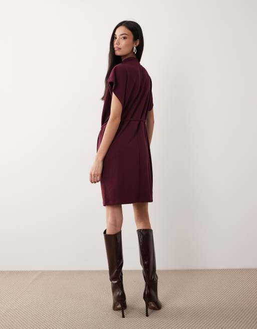 Vestido corto burdeos con cuello subido y lazada en la cintura de VILA, 2 de 4