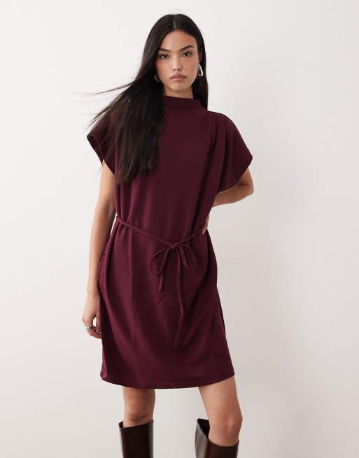 Vestido corto burdeos con cuello subido y lazada en la cintura de VILA, 3 de 4