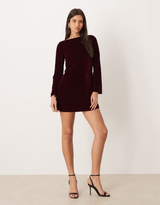 Vestido corto burdeos con lazada trasera de terciopelo Jolene de Nobody's Child, 3 de 4