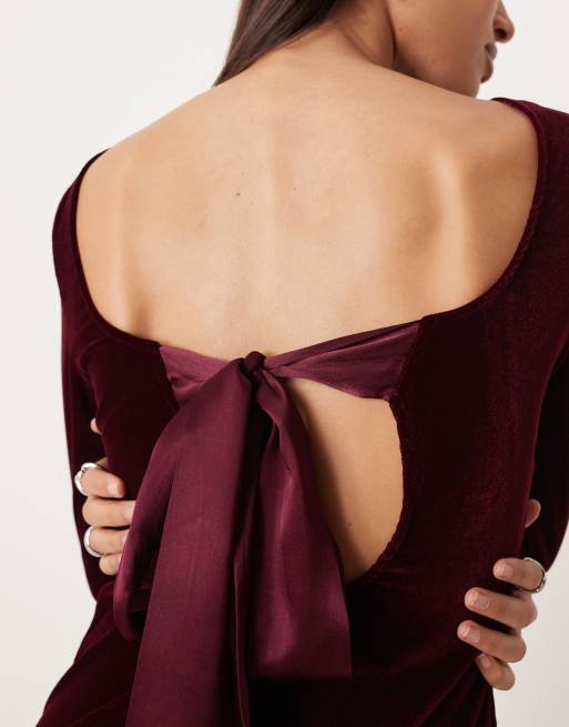 Vestido corto burdeos con lazada trasera de terciopelo Jolene de Nobody's Child, 4 de 4