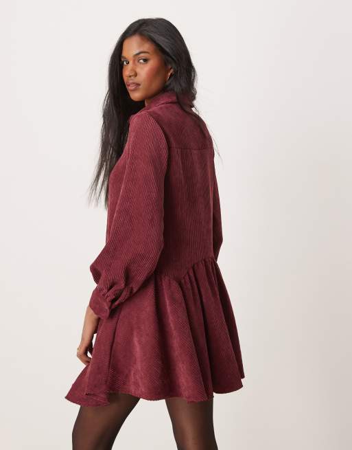 Vestido corto burdeos de corte amplio con sobrefalda en el bajo de pana de ASOS DESIGN, 3 de 4