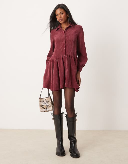 Vestido corto burdeos de corte amplio con sobrefalda en el bajo de pana de ASOS DESIGN, 4 de 4