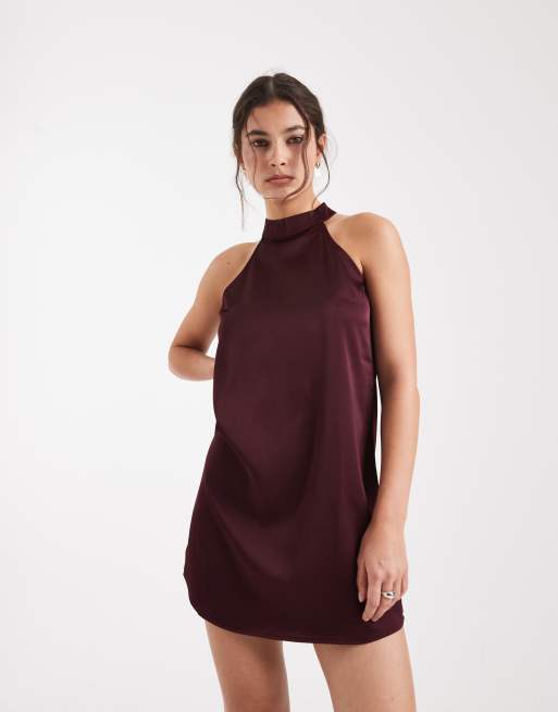 Vestido corto burdeos de cuello alto con corte estilo nadadora de satén de Vero Moda, 4 de 4