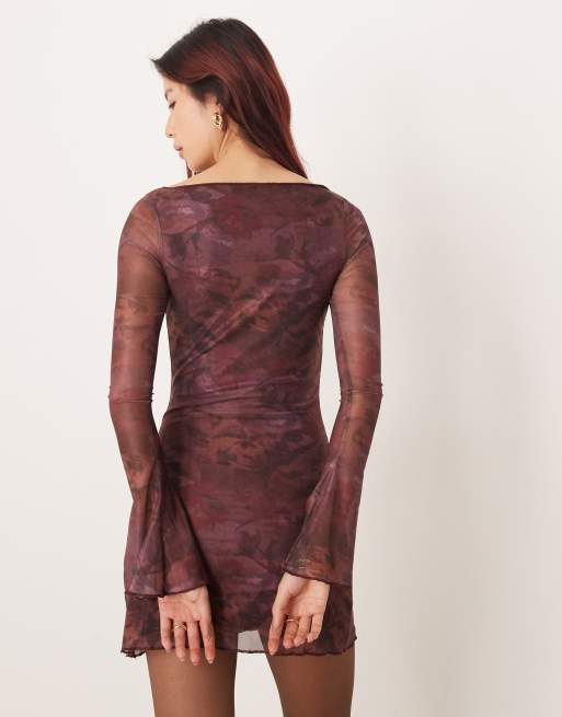 Vestido corto burdeos de manga larga con estampado floral difuminado Sevila de Motel, 3 de 4