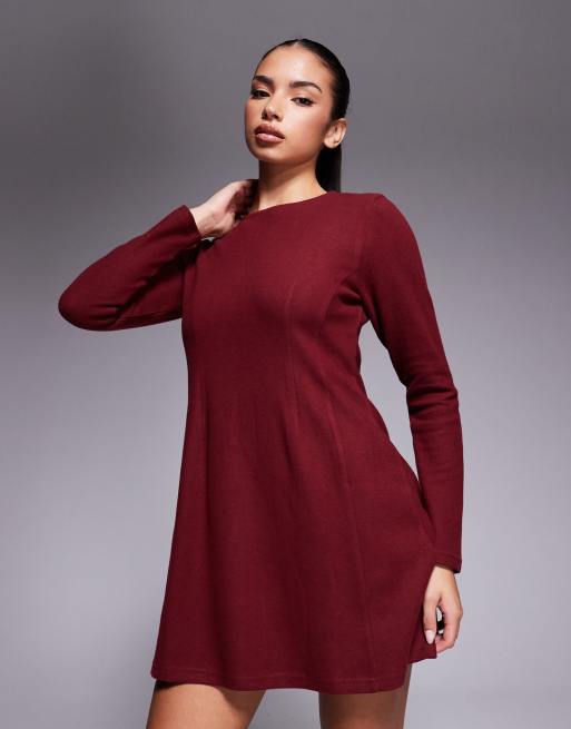 Vestido corto burdeos de manga larga y corte evasé de tejido muy suave de ASOS DESIGN, 4 de 4
