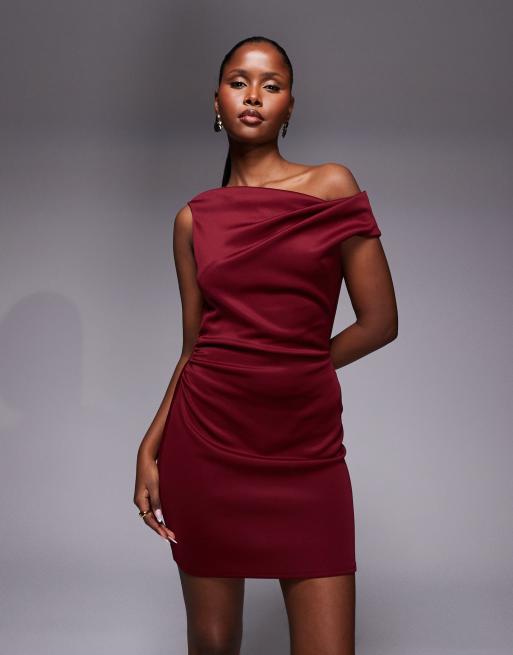 Vestido corto burdeos moldeado con hombro caído de tejido efecto neopreno de ASOS DESIGN, 2 de 4