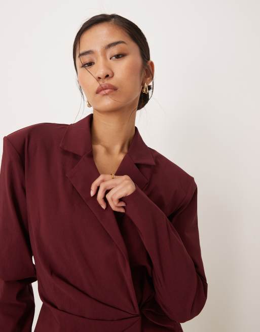 Vestido corto burdeos oscuro estilo americana con cintura entallada de ASOS DESIGN, 4 de 4