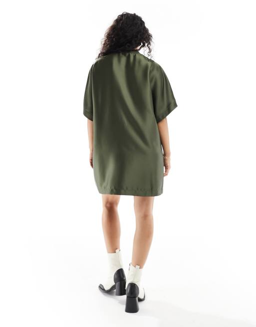 Vestido corto caqui estilo camiseta extragrande de satén de ASOS DESIGN, 4 de 4
