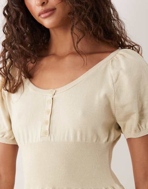 Vestido corto color avena de corte evasé de punto de Miss Selfridge, 3 de 4