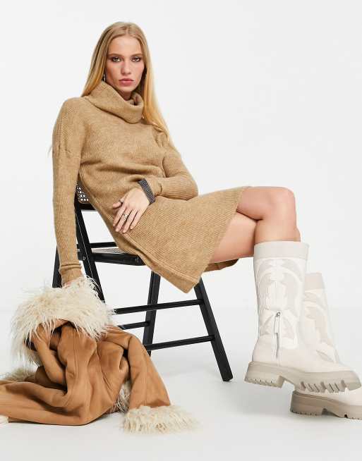 Vestido corto color camel estilo jersey con cuello vuelto de punto de Only