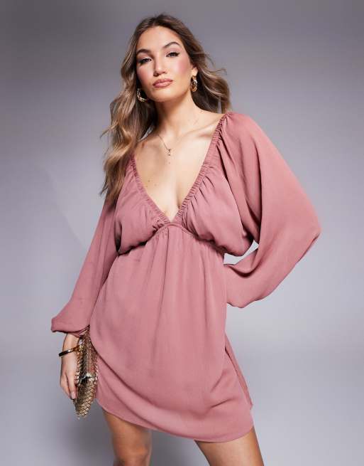 Vestido corto color ciruela escotado de estilo boho de Love Triangle