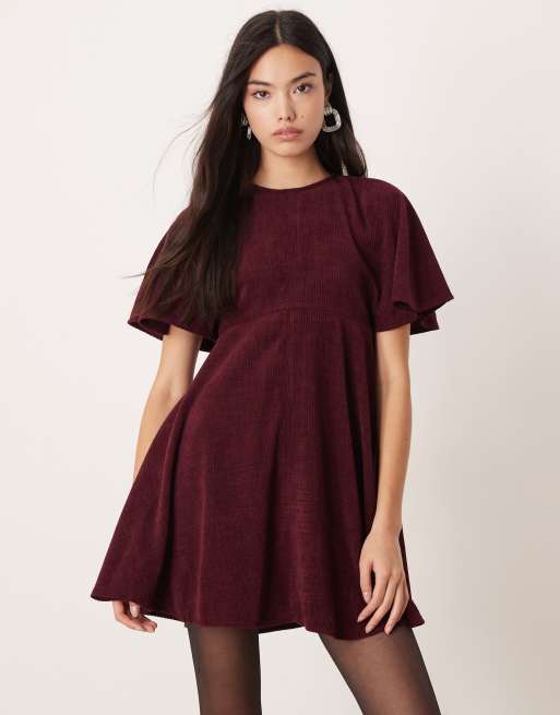 Vestido corto color ciruela estilo camiseta con detalle de pespuntes de pana de ASOS DESIGN