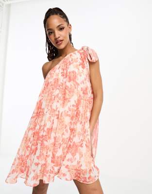 Vestido corto color coral de corte recto con diseño asimétrico de Forever New