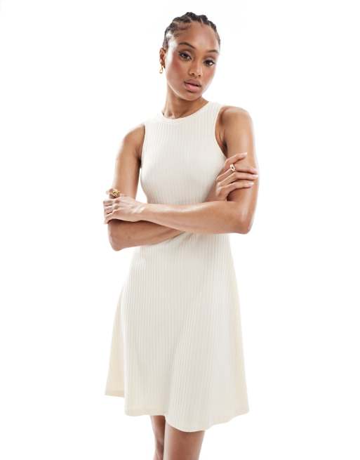 Vestido corto color crema con cuello de nadadora de canalé de Vero Moda Tall