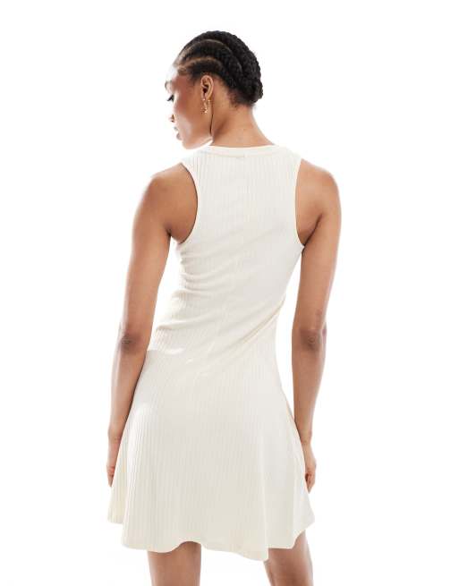 Vestido corto color crema con cuello de nadadora de canalé de Vero Moda Tall, 4 de 4