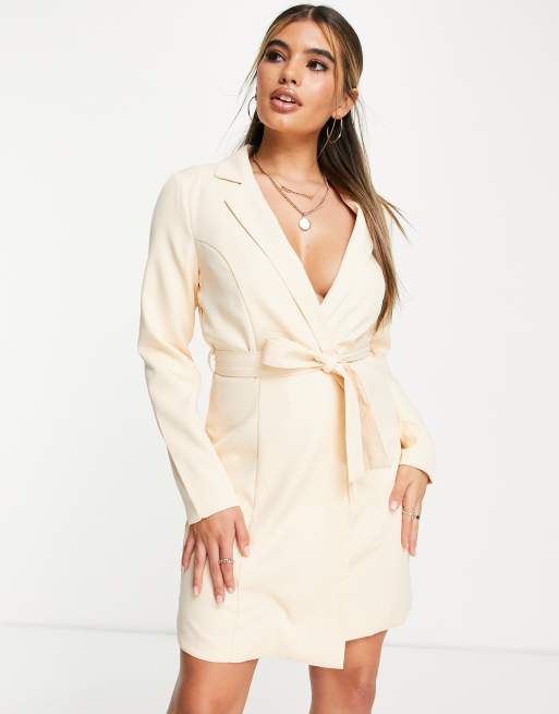 Vestido corto color crema cruzado estilo americana de Missguided