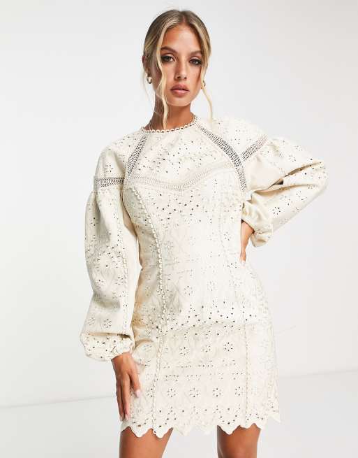 Vestido corto color crema de bordado ingl s con insertos de encaje de poliuretano de ASOS DESIGN