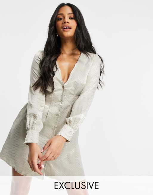 Vestido corto color crema de línea A con cintura ceñida de Missguided