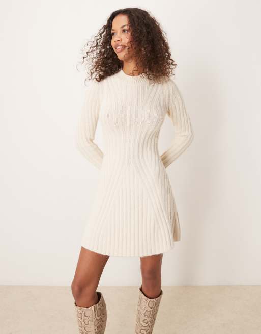 Vestido corto color crema de punto con detalles acanalados de ASOS DESIGN