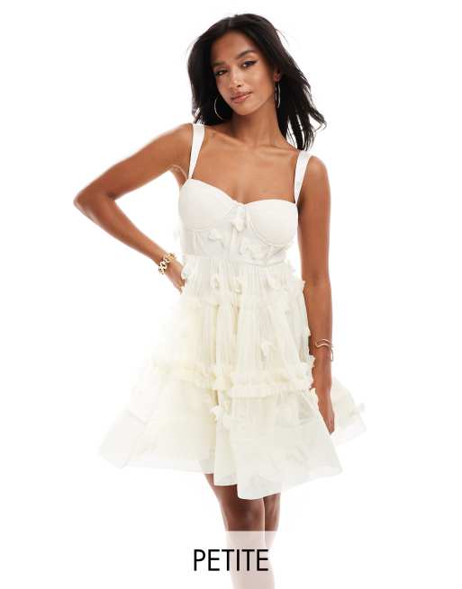 Vestido corto color crema envejecido con cuerpo estilo corsé y lazos de tul de Lace & Beads Petite