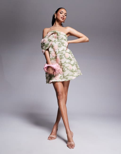 Vestido corto color crema estructurado con detalle estilo Bardot y patrón floral texturizado de ASOS DESIGN