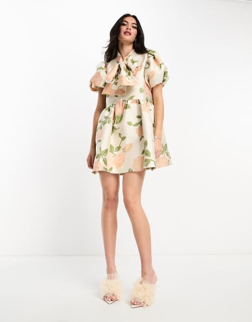 Vestido corto color crema extragrande con lazo de jacquard de sister jane